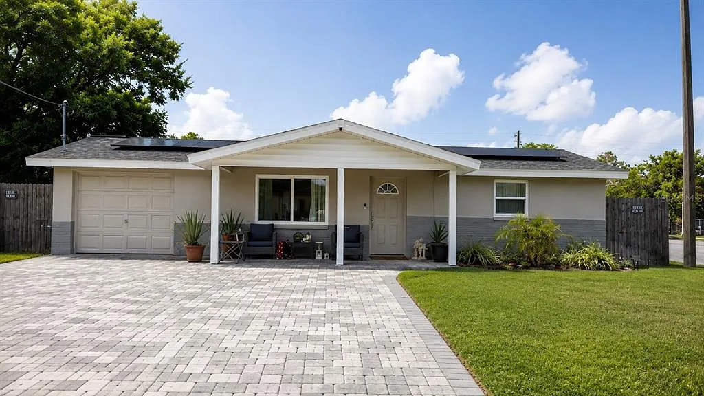 3 bed, 2.0 bath, 1146 sqft, $2,100 — Photo 1
