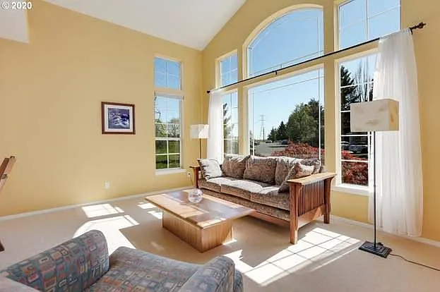 4 bed, 2.5 bath, 2720 sqft, $3,150 — Photo 2
