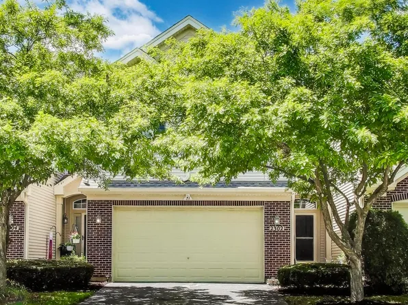 2302 Sandy Creek Dr, Algonquin, IL 60102