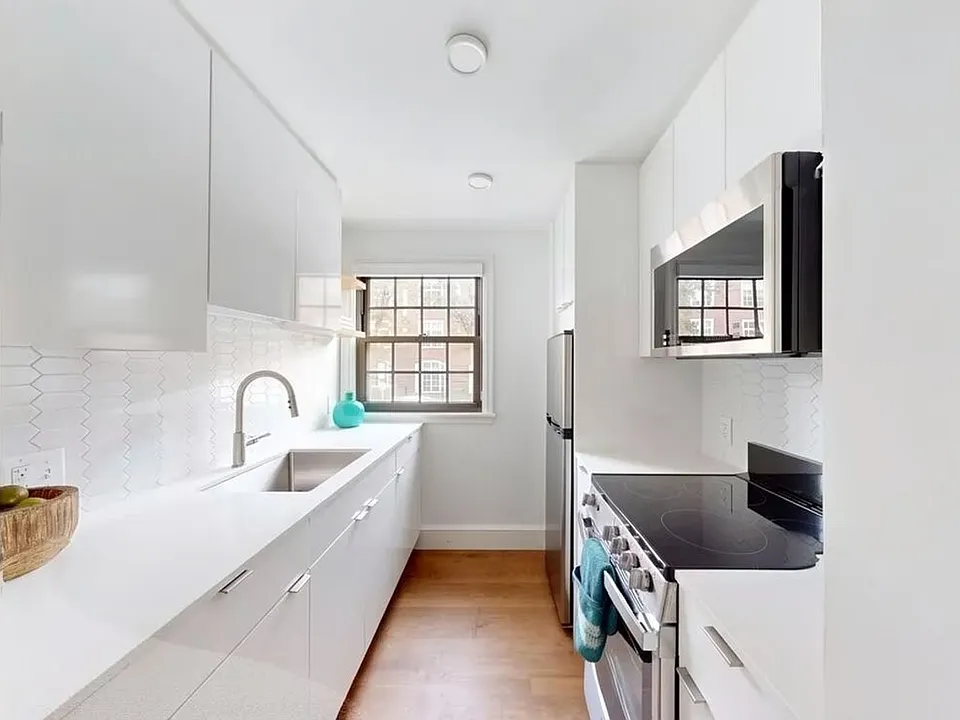 21 Arrow St #508