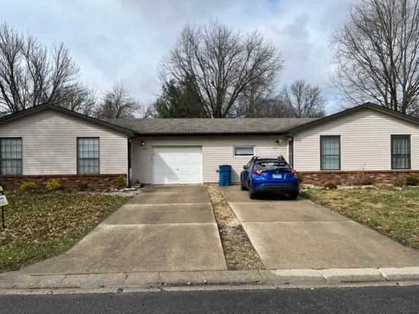 713 Briarwood Dr #B, Bethalto, IL 62010