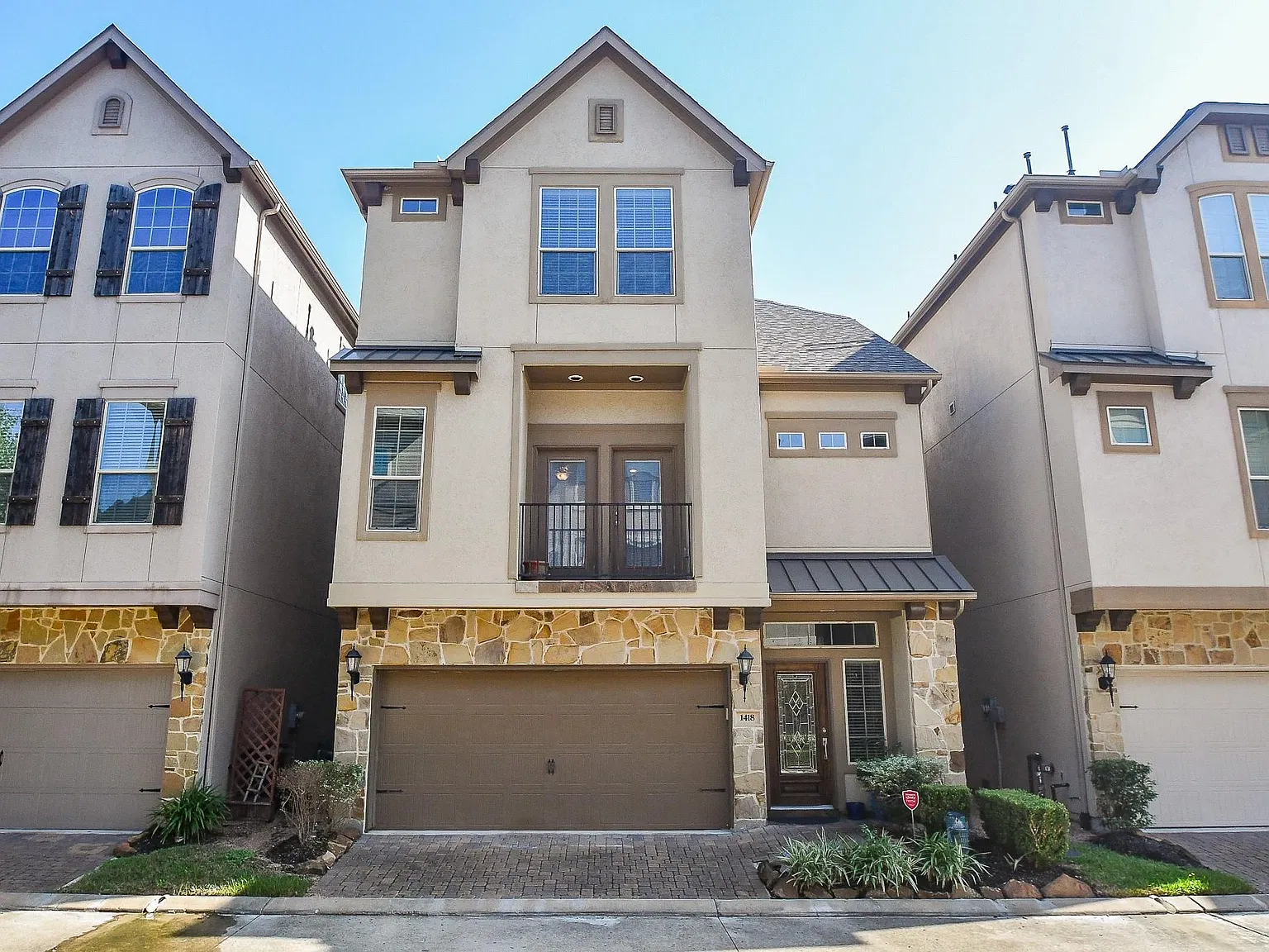 4 bed, 3.5 bath, 2837 sqft, $2,900 — Photo 1