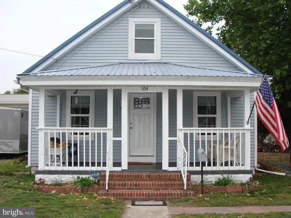 104 E 3rd St, Blades, DE 19973
