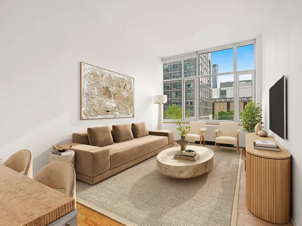 635 W 42nd St APT 2H, New York, NY 10036