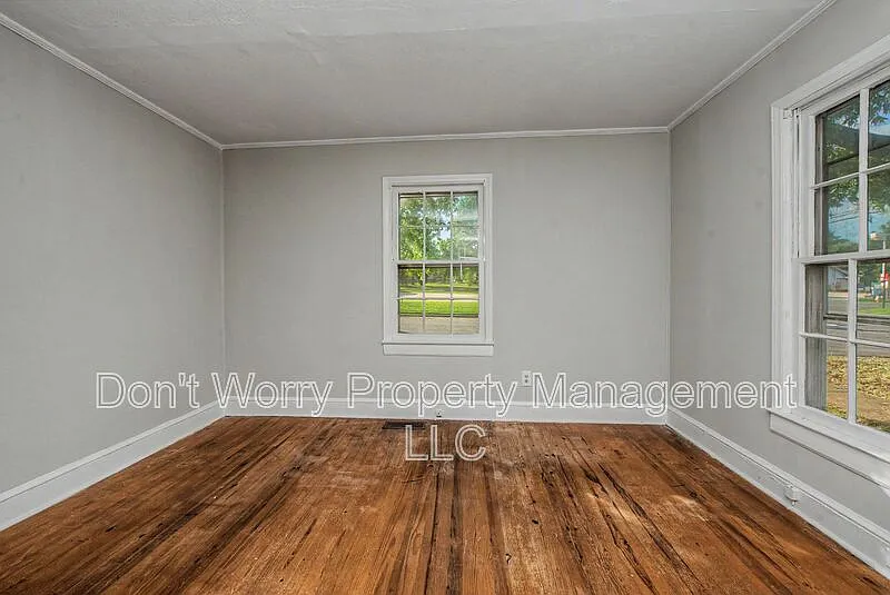2 bed, 1.0 bath, 806 sqft, $1,100 — Photo 2