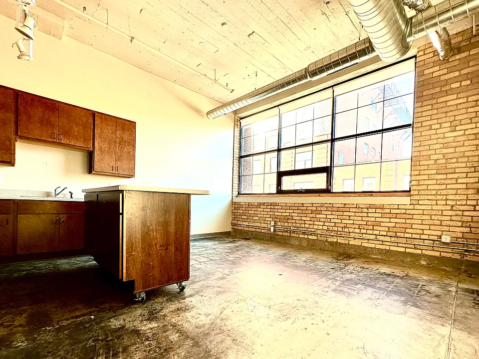 20 Sutphin St #305