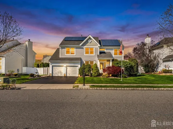 16 Edinburg Cir, Matawan, NJ 07747