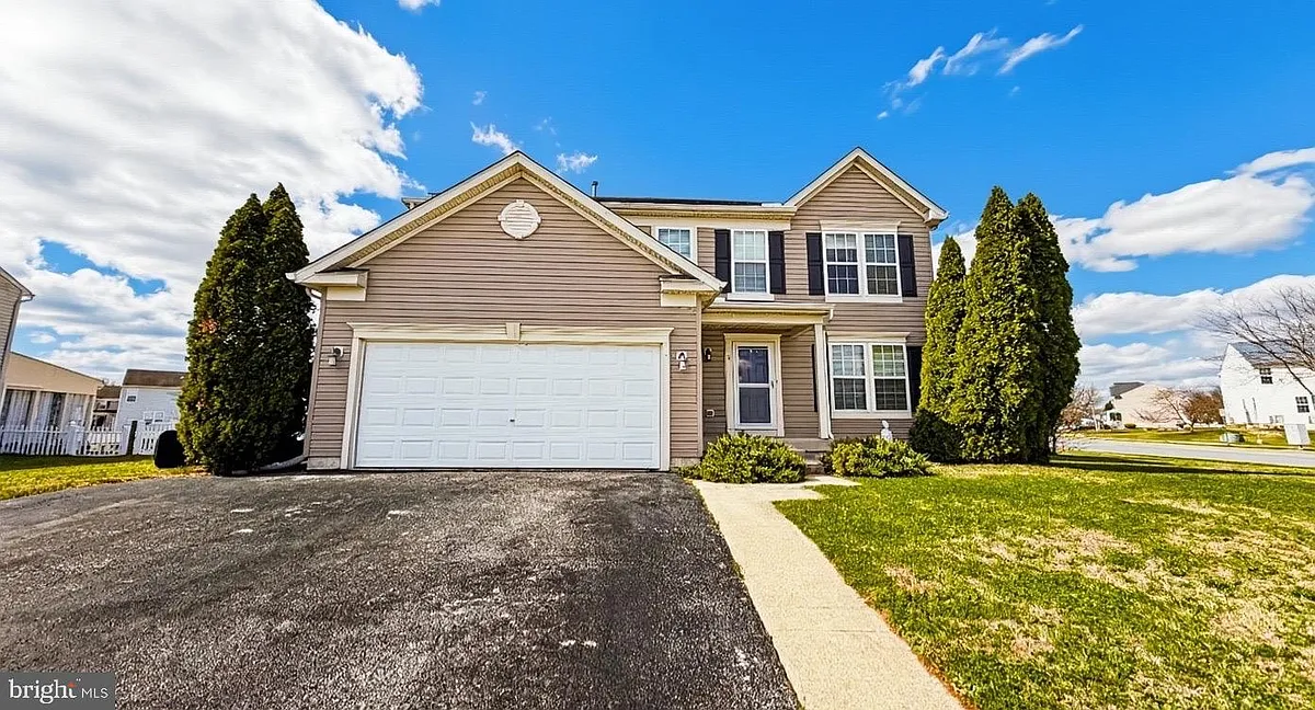 Building Photo - 16 E Lone Tree Dr
