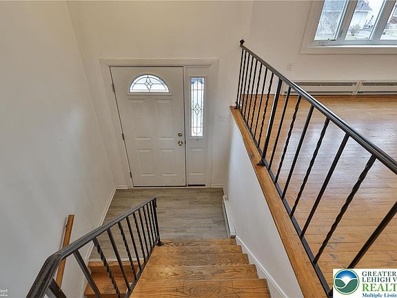 3rd image of 305 Carbon St