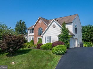 109 Orchard View Dr, Douglassville, PA 19518