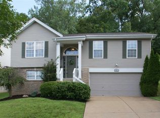 511 Elm Crossing Ct, Ballwin, MO 63021