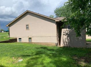 221 Chestnut St, Leavenworth, KS 66048