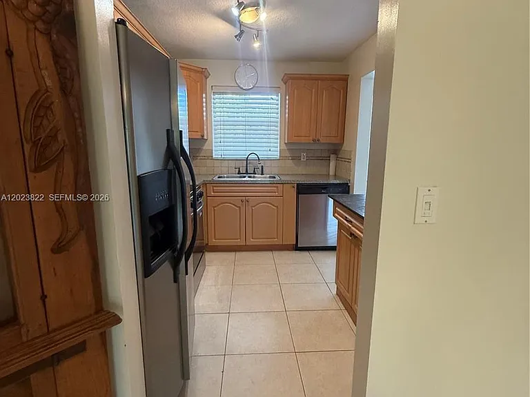5080 SW 64th Ave #104 — Photo 4