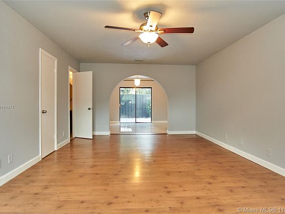 3rd image of 35 NE 12th St #35