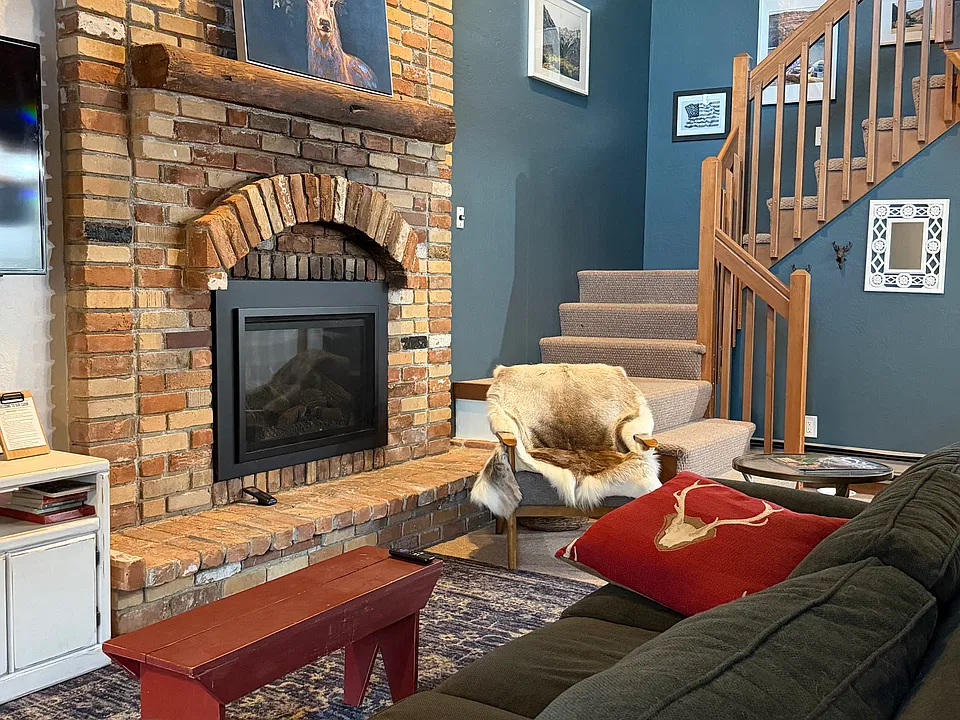 2480 W Snake Creek Rd