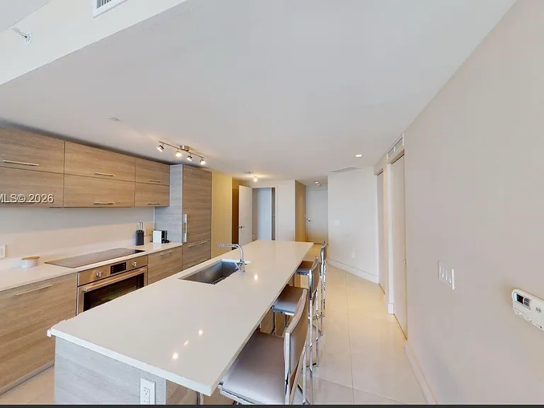 650 NE 32nd St #28 — Photo 6