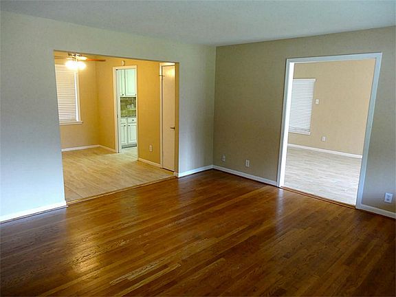 4th image of 4821 Viking Dr