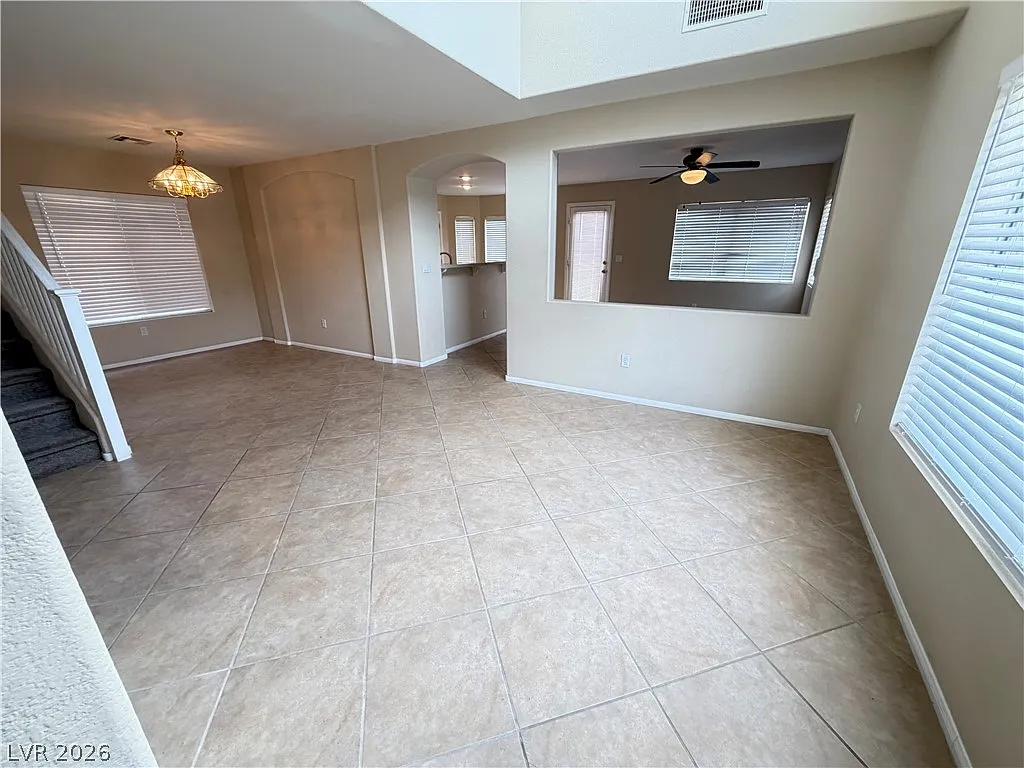 3 bed, 2.5 bath, 1683 sqft, $2,050 — Photo 2