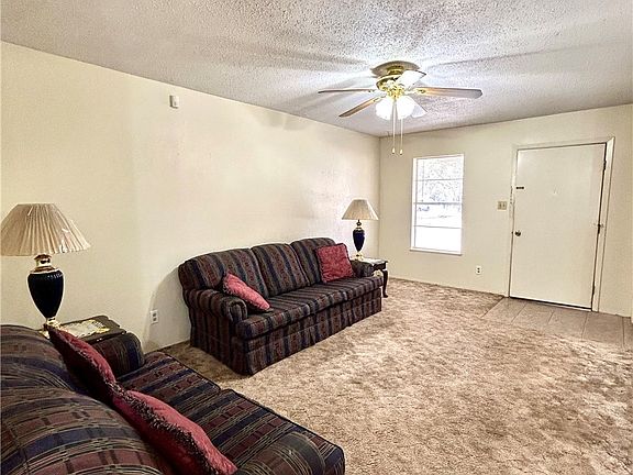 5th image of 1215 W Crockett St