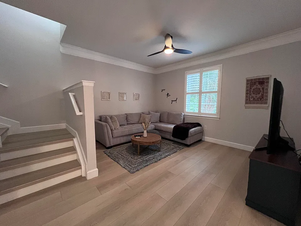 245 Murcia Dr #206