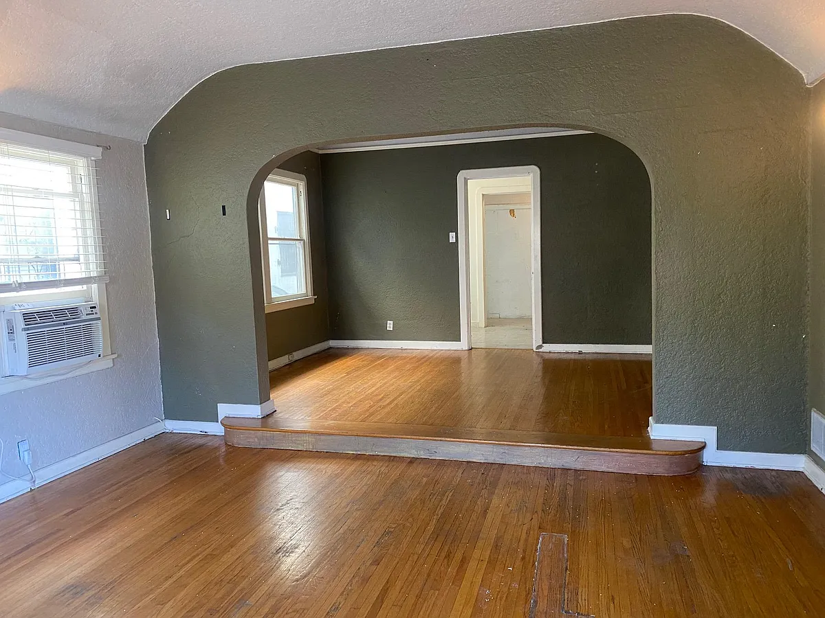 Building Photo - 358 N Gardner St