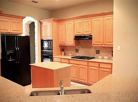 4th image of 2101 Alma Dr