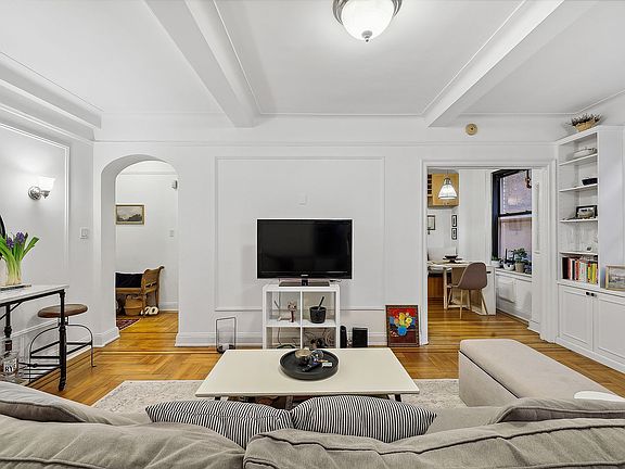 3rd image of 110 W 86th St APT 4C