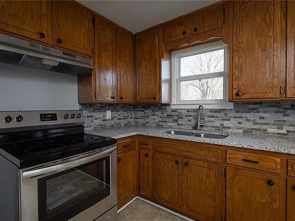 3rd image of 3122 S Forest Ave