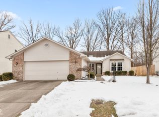 5933 Woodcote Dr, Indianapolis, IN