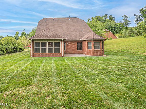 5th image of 6114 Round Hill Ln