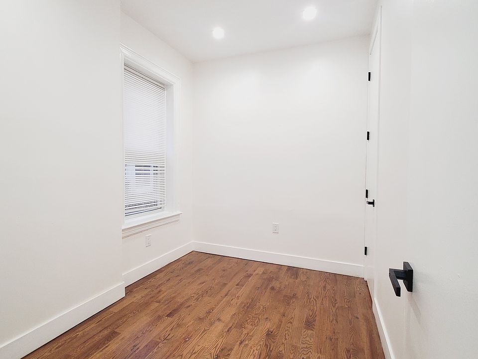 2nd image of 381 Danforth Ave APT 8