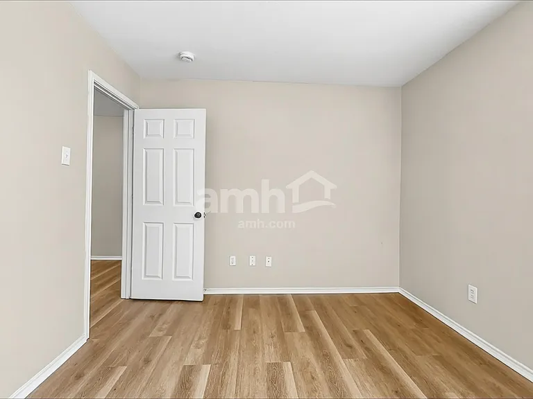 429 Grant Ln — Photo 25