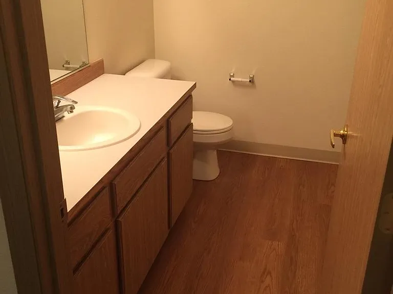 Lorence Court — Photo 13