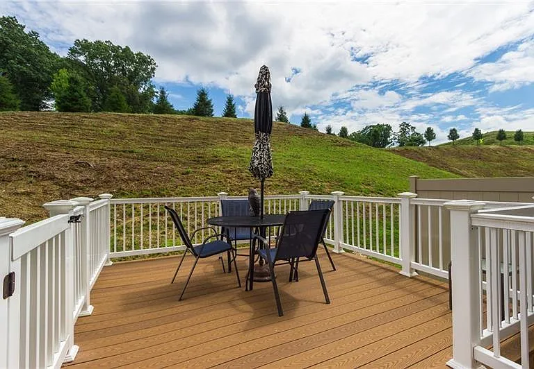 627 Edison Dr — Photo 16