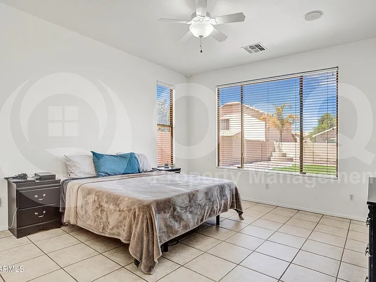 1674 E Aloe Pl — Photo 6