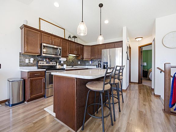 5th image of 2151 Admiral Dr W