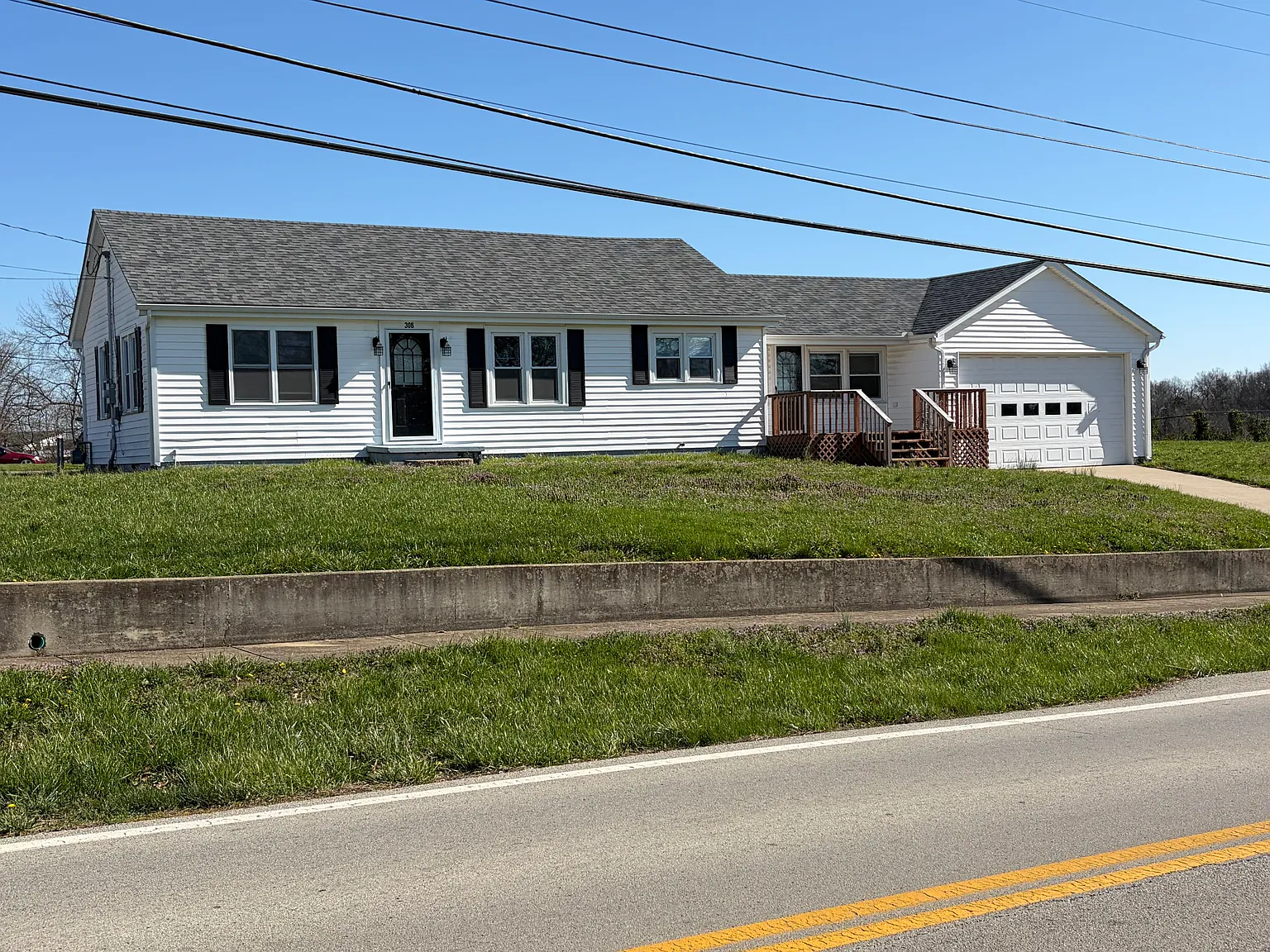 3 bed, 1247 sqft, $1,765 — Photo 1