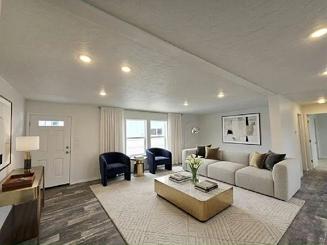 3 bed, 2.0 bath, 1568 sqft, $3,600 — Photo 3