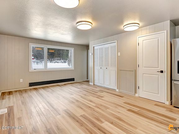 4th image of 10960 Totem Rd