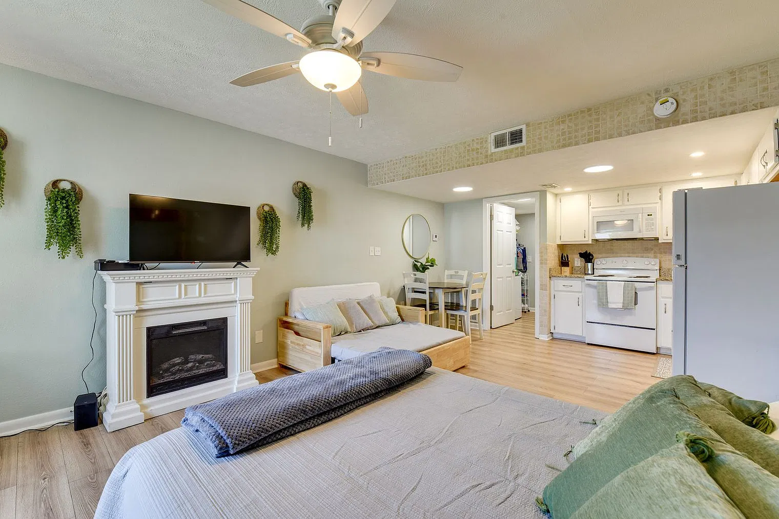 Studio, 1.0 bath, 376 sqft, $2,322 — Photo 4