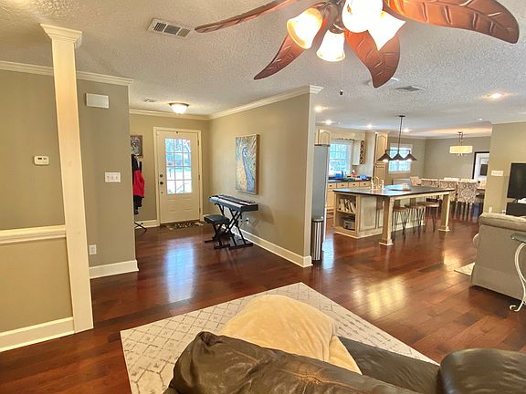 2nd image of 2117 Jerry Jones Dr