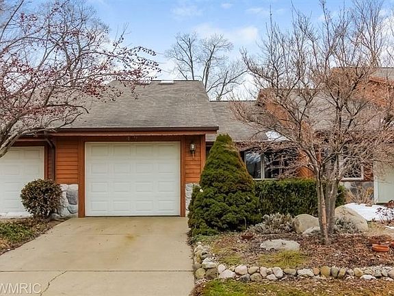 2nd image of 429 Harbor Lake Dr