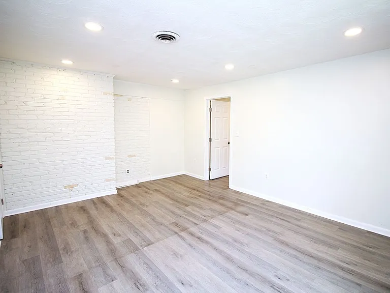 11703 Caplinger Rd #2 — Photo 5