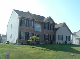 514 Pleasant View Dr, Douglassville, PA 19518