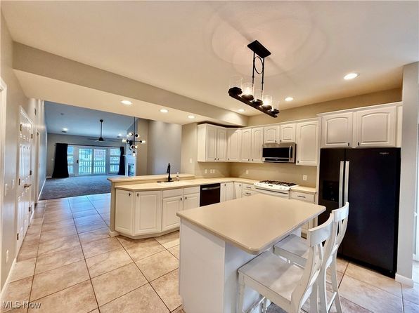 578 Lakeview Blvd, Lake Milton, OH 44429