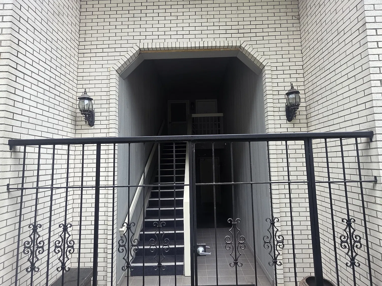 2 bed, 1359 sqft, $1,895 — Photo 3