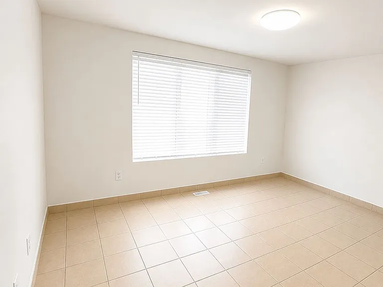 1136 Dufferin St #2 — Photo 4