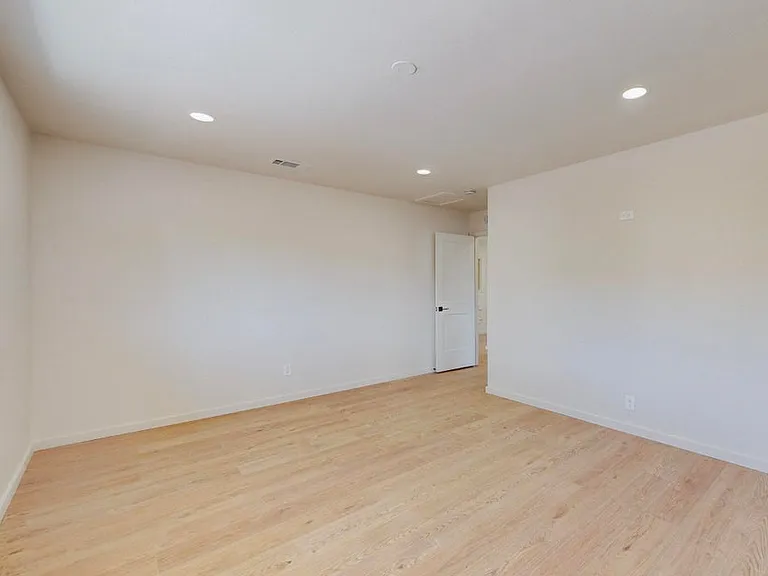 8005 Pickard Ave NE — Photo 13