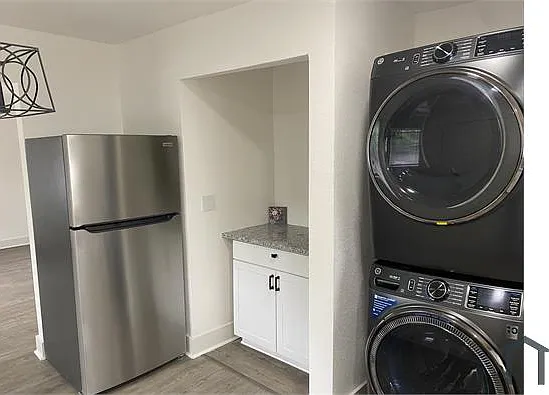 3 bed, 2000 sqft, $2,990 — Photo 3
