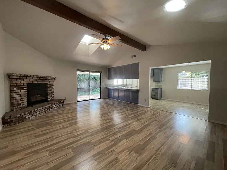 1817 Heron Ln — Photo 2